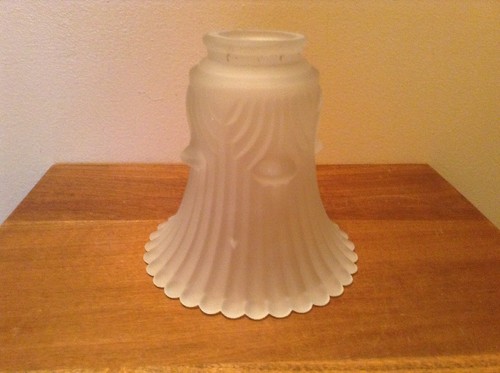 Nice vintage white frosted - nice,