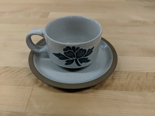 Stoneware mug with - mug, saucer