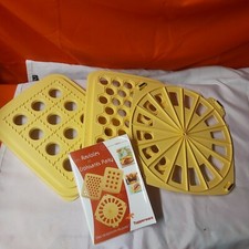  TUPPERWARE  lot de 3 plaques ravioles et croissant party et sont livret jaune 
