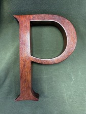 anciene lettre d'enseigne P en bois vintage