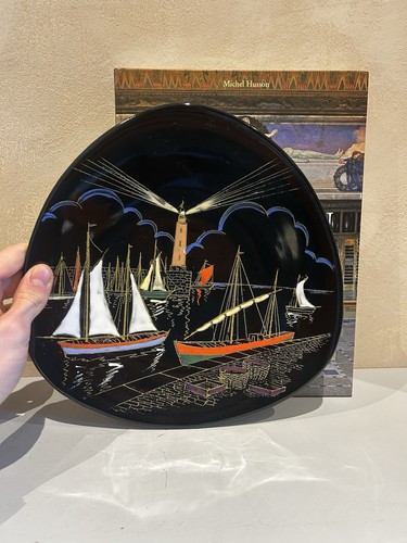 Assiette triangulaire - , en