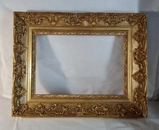 Cadre doré XXéme vous et stuc.  Feuillure 24cm x 35cm. Moulure envir. 80mm.