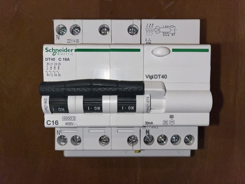 Disjoncteur a9n21065 - disjoncteur,