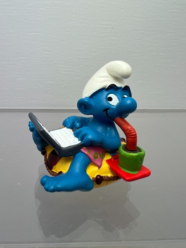 Figurine schtroumpfs bouée