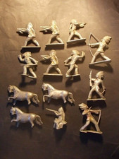 Bel ensemble figurines aluminium 10 Indiens chevaux 7 cm 1950 Quiralu Starlux ?