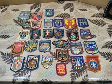 lot de 28 ECUSSONS Blason