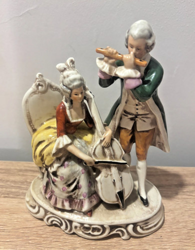 Figurines sujets musiciens - -,