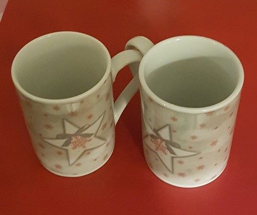 Lot tasses avec - de, motif