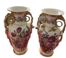 Paire de vase Napoléon III porcelaine de Paris motifs floraux, signé et numéroté