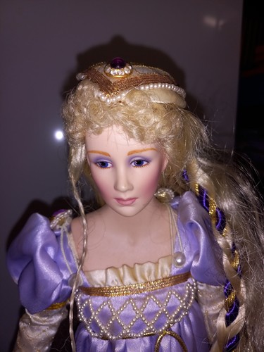 Poupée rapunzel le - ,