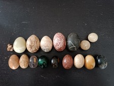 lot d'oeufs en pierre