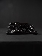 Panthère chasseresse noire en céramique période Art Déco de 1930