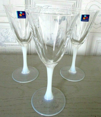 Ensemble verres neufs à - de, 3
