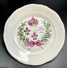 Assiette Saint Clément Fleurs de Lys et Couronne Rose Et Vert