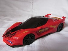 HASBRO - MARVEL : SPIDERMAN VOITURE DE COURSE ELECTRIQUE / TRÈS BON ÉTAT