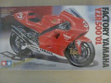 Maquette Moto 1/12 TAMIYA Ref 14088 Factory Yamaha YZR500 '01