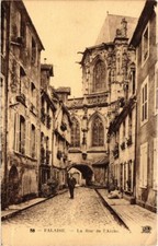 CPA Falaise La Rue de l'Arche FRANCE (1333572)