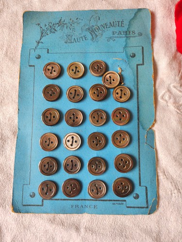 Plaque boutons anciens en - 24,