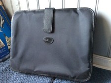 Housse pour ordi portable  Longchamps toile noire  .( C/G) D)