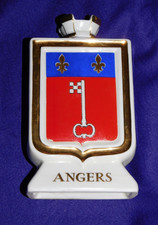 FLACON COINTREAU Publicitaire Faïence ARMOIRIES D ANGERS AVEC ETIQUETTES