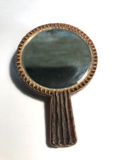 Petit miroir face à main en Talosel dans le goût de Line Vautrin XXème siècle