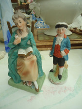 2 Statuettes en Biscuit Le Marquis et la liseuse de 11 et 14 cm