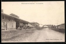 CPA Passavant-en-Argonne, La Grande-Rue avec des maisons et une rue tranquille 