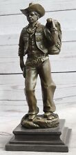 Art Déco Western Cowboy Avec His Cheval Selle Et Pistolet Bronze Sculpture Solde