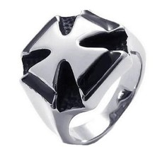Bague croix de malte en acier