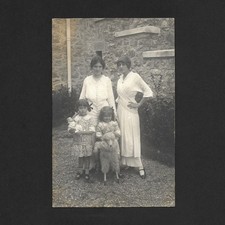 Famille 2 femmes élégantes 2