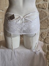 String blanc porte jarretelles