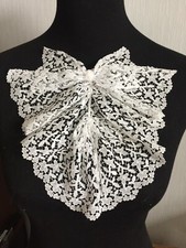 ancien jabot en fine dentelle mécanique  (réf : F90)