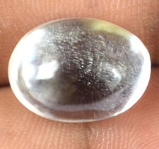Pierre précieuse cabochon ovale saphir blanc de Ceylan naturel de 15,60 ct ce...