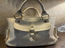 Superbe et authentique sac à mains CELINE modèle BOOGIE cuir crème.