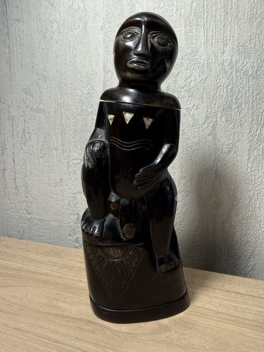 Statuette avec secrete arts - -,