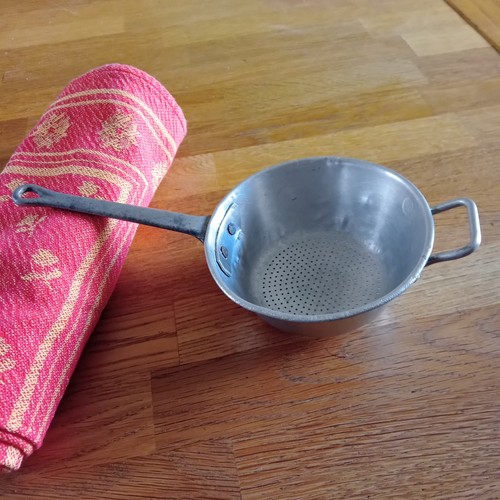 Ancienne petite passoire - ancienne, en