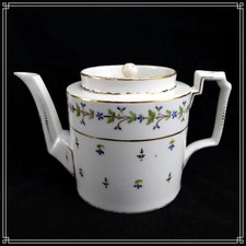 THEIERE EN PORCELAINE DE PARIS