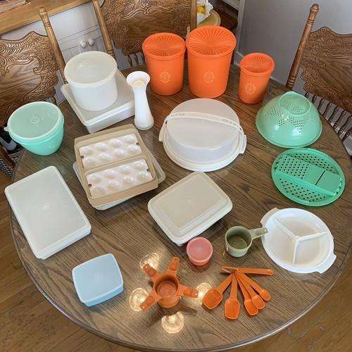 Lot vintage tupperware - of,