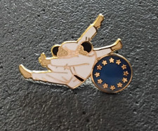 Pin’s Judo, Judokas avec drapeau européen (1080)