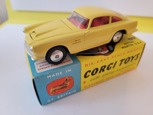 Corgi 218 aston - (pas,