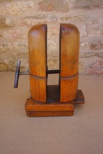 ANCIENNE FORME À CHAPEAU EN