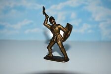 1/32 soldat avec hâche et écu moyen âge médiéval marque inconnue bazar années 70
