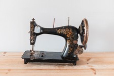 Ancienne Machine à Coudre Manuelle Vintage