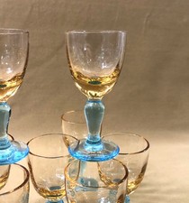 1 verre à liqueurs signé