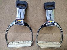 NOS ?? Lot De Deux Étriers De