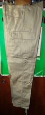 PANTALON BEIGE FONCE DE TYPE MILITAIRE DE SORTIE  , GRANDE POCHE SUR LA CUISSE ,