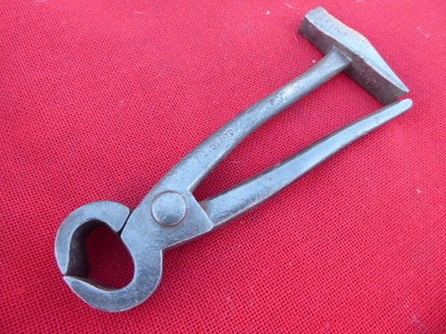 Outil ancien pince marteau - outil,