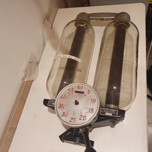 Pompe essence année 1960 - à,