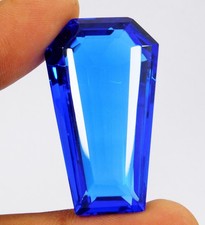 Énorme pierre précieuse en