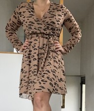 Robe beige et noir imprimé
